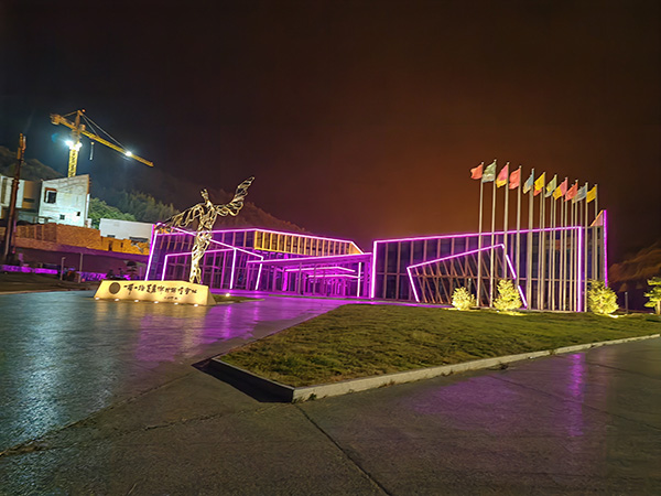 城市亮化是现代城市建设的重要组成部分，它不仅可以美化城市的夜景，还能提升城市的整体形象。随着科技的不断进步，城市亮化也得到了更多的关注和创新。本文将介绍一些关于城市亮化的创意和技术，帮助读者了解聂荣城市亮化的重要性以及如何进行聂荣城市亮化的规划和实施。